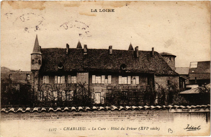 Carte postale ancienne La Loire - Charlieu - La Cure - Hotel du Prieur (Xvi siécle) à Charlieu