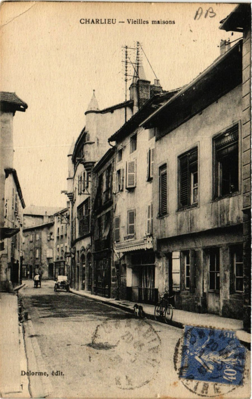 Carte postale ancienne Charlieu - Vieilles maisons à Charlieu