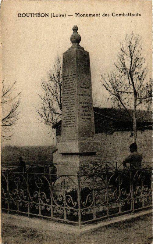 Carte postale ancienne Boutheon - Monument des Combattants