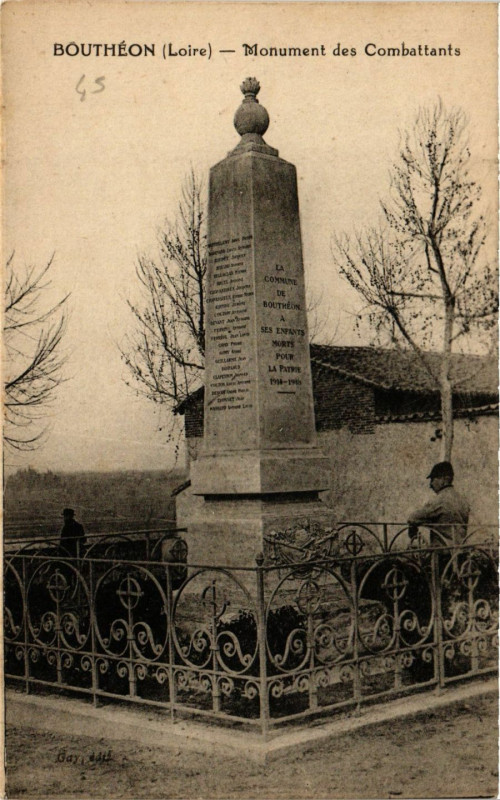 Carte postale ancienne Boutheon - Monument des Combattants