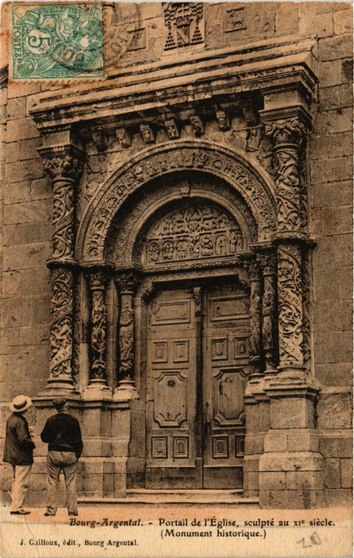 Carte postale ancienne Bourg-Argental - Portail del'Eglise sculpté au Xi siécle (Mon.his à Bourg-Argental