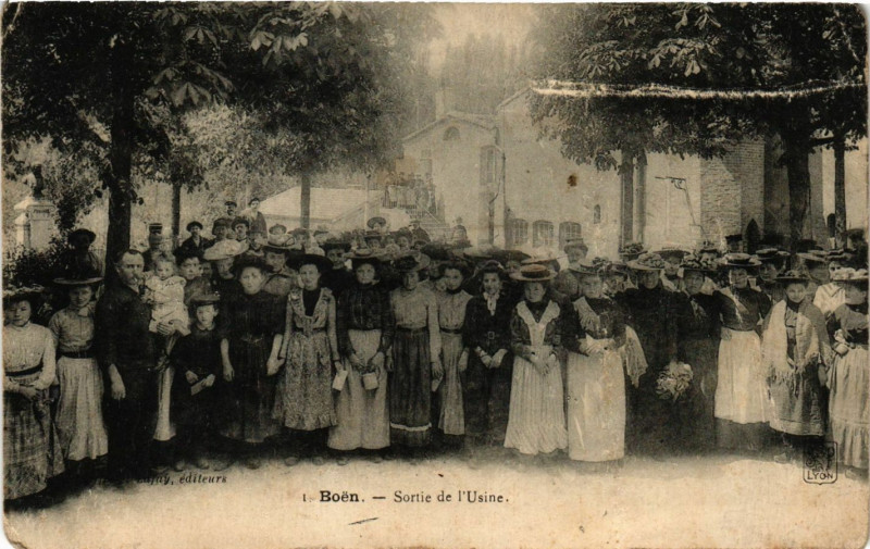 Carte postale ancienne Boen - Sortie de l'Usine