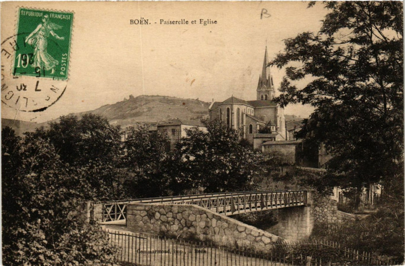 Carte postale ancienne Boen - Passerelle et Eglise