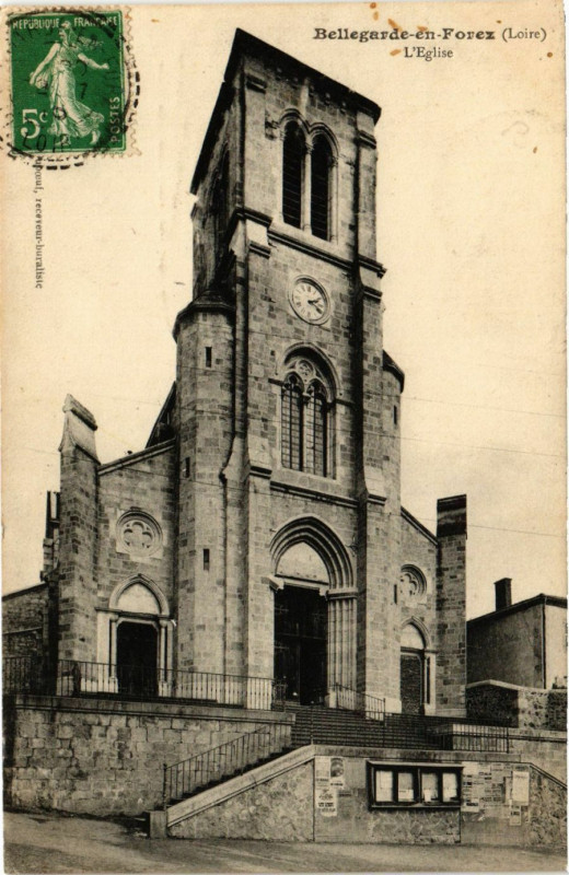 Carte postale ancienne Bellegarde-en-Forez - L'Eglise à Bellegarde-en-Forez
