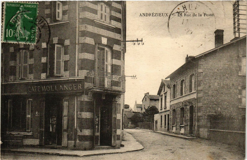 Carte postale ancienne Andrezieux - La Rue de la Poste