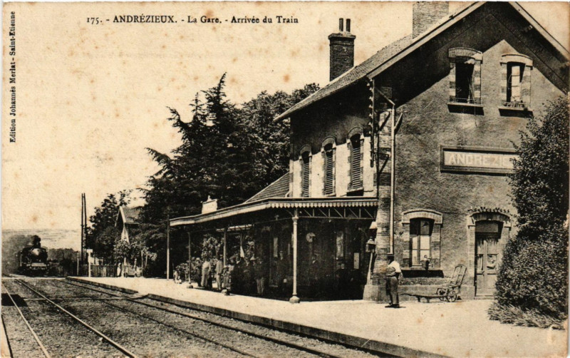 Carte postale ancienne Andrezieux - La Gare - Arrivée du Train