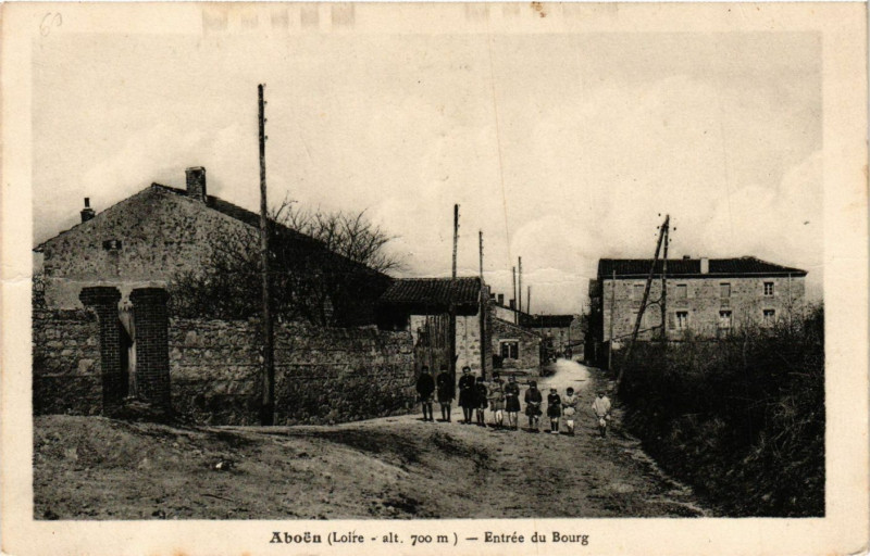 Carte postale ancienne Aboen (Loire - alt. 700 m) - Entrée du Bourg à Aboën