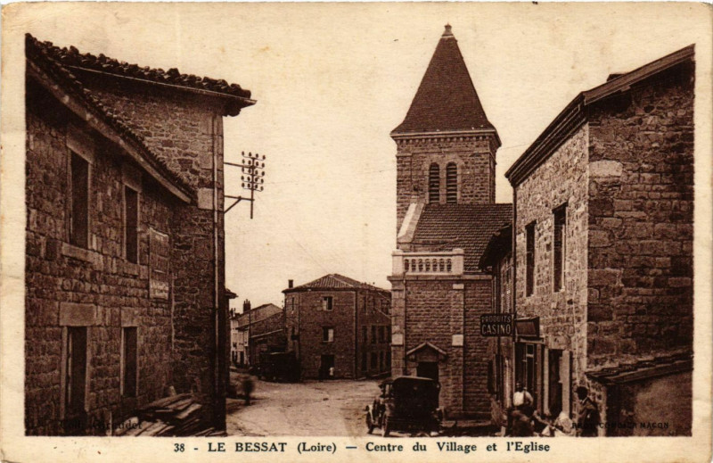 Carte postale ancienne Le Bessat - Centre du Village et l'Eglise au Bessat