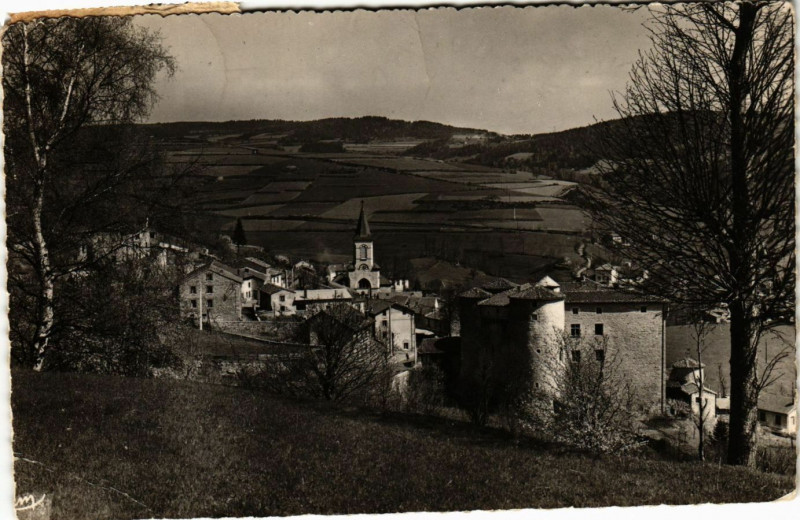 Carte postale ancienne Chalmazel - Alt 840 m - Le Chateau (Xiii s) restauré en .