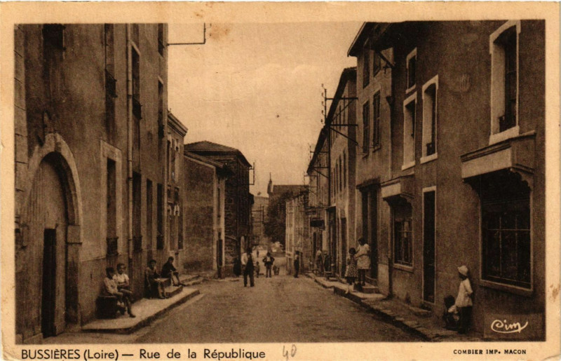 Carte postale ancienne Bussieres - Rue de la République à Bussières