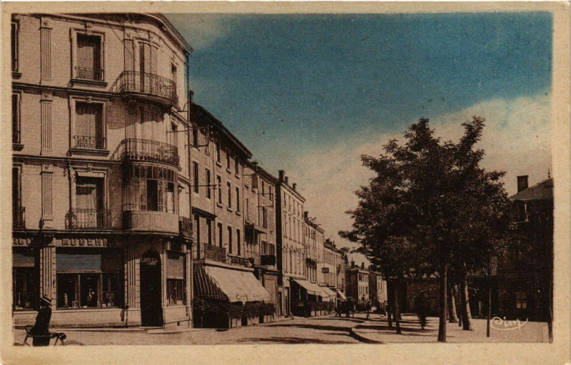 Carte postale ancienne Boen - Rue de Lyon