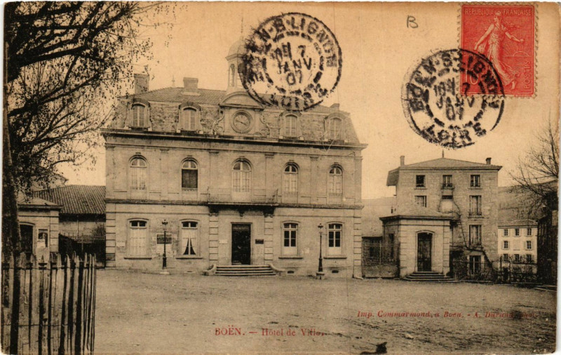 Carte postale ancienne Boen - Hotel de Ville
