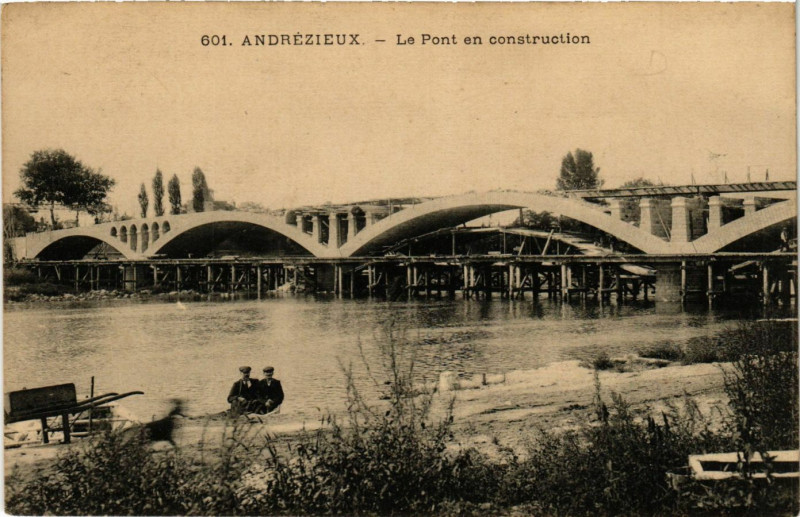 Carte postale ancienne Andrezieux - Le Pont en construction