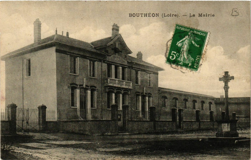 Carte postale ancienne Boutheon - La Mairie