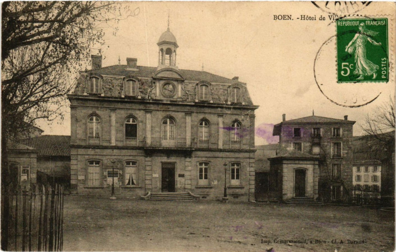Carte postale ancienne Boen - Hotel de Ville