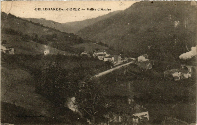 Carte postale ancienne Bellegarde-en-Forez - Vallée d'Anzieu à Bellegarde-en-Forez