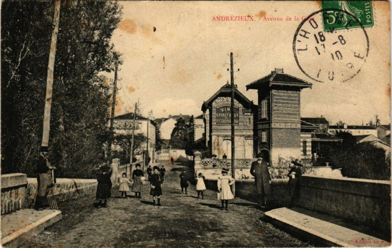 Carte postale ancienne Andrezieux - Avenue de la Gare