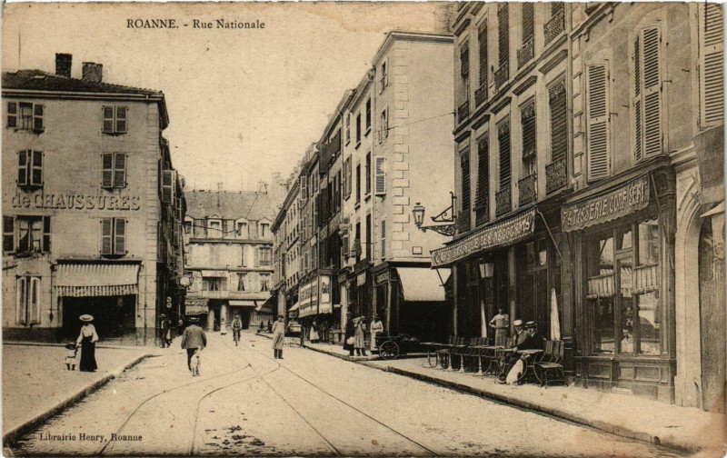 Carte postale ancienne Roanne Rue Nationale à Roanne