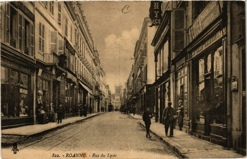 Carte postale ancienne Roanne Rue du Lycée à Roanne