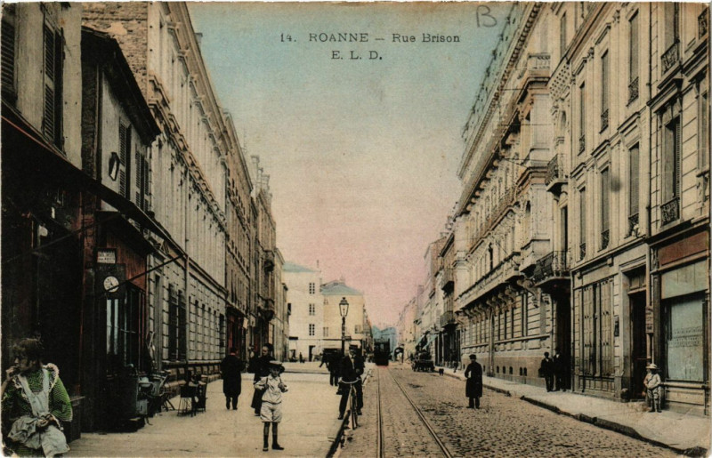 Carte postale ancienne Roanne Rue Brison à Roanne