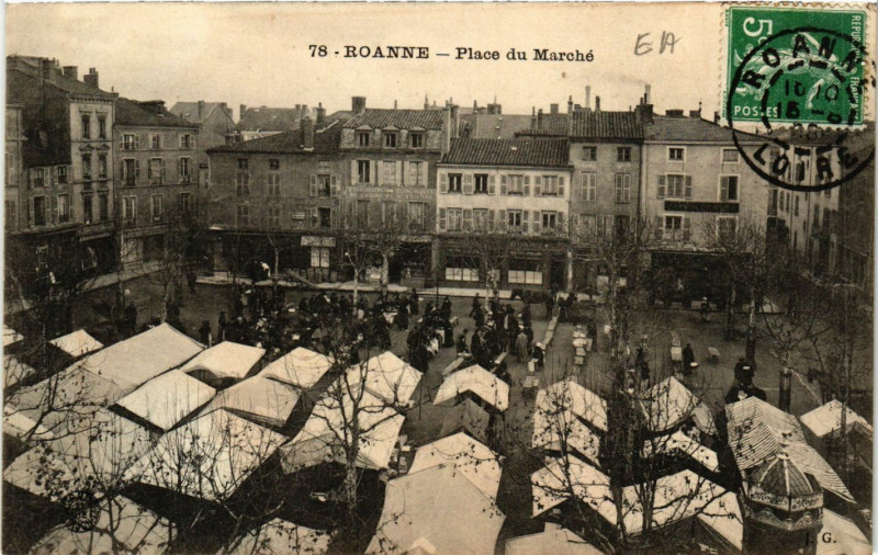 Carte postale ancienne Roanne Place du Marché à Roanne