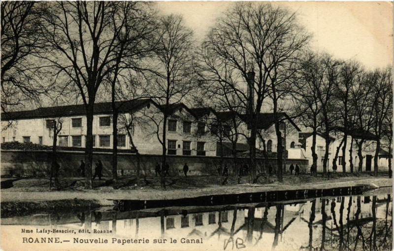 Carte postale ancienne Roanne Nouvelle Papeterie sur le Canal à Roanne