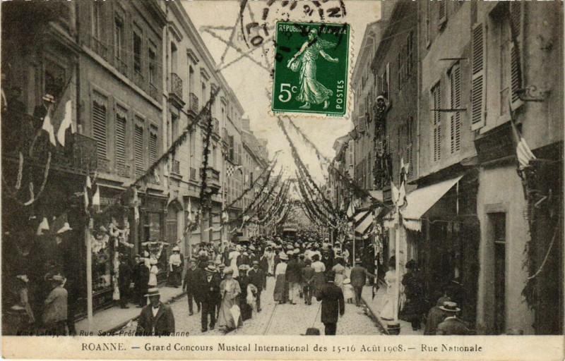 Carte postale ancienne Roanne Rue Nationale-Grand Concours Musical International à Roanne