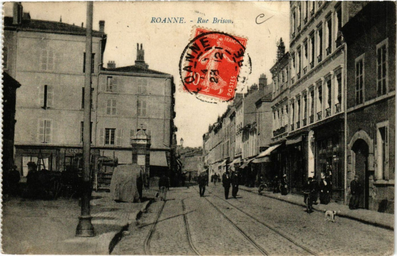 Carte postale ancienne Roanne Rue Brison à Roanne