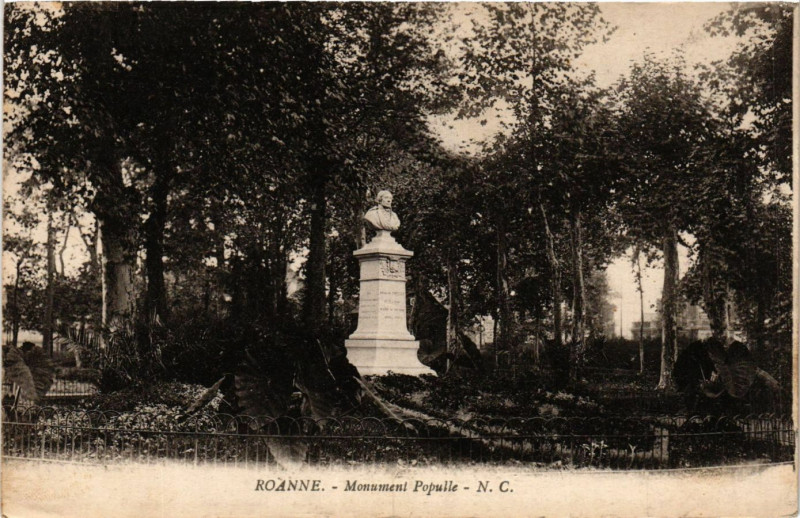 Carte postale ancienne Roanne Monument Populle à Roanne