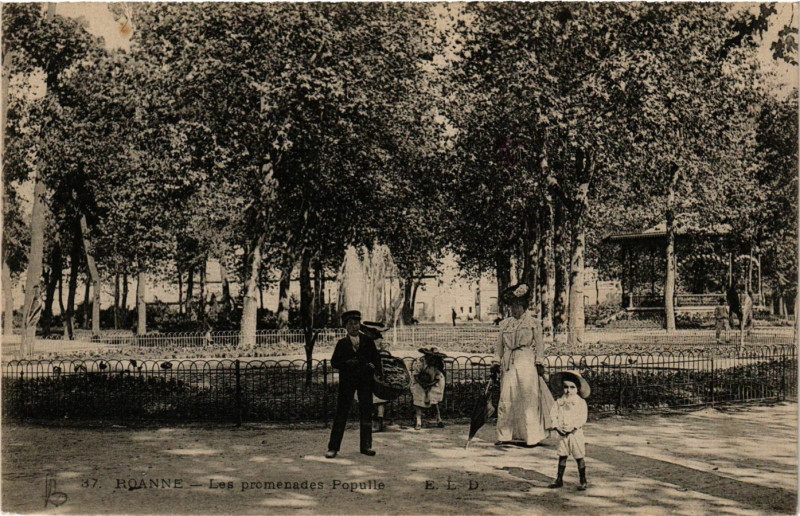 Carte postale ancienne Roanne Les Promenades-Populle à Roanne