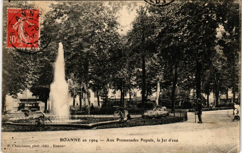 Carte postale ancienne Roanne Aux Promenades Populle-Le Jet d'eau à Roanne