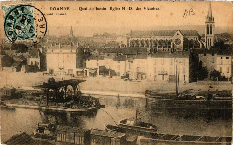 Carte postale ancienne Roanne Quai du bassin-Eglise Notre Dame des Victoires à Roanne