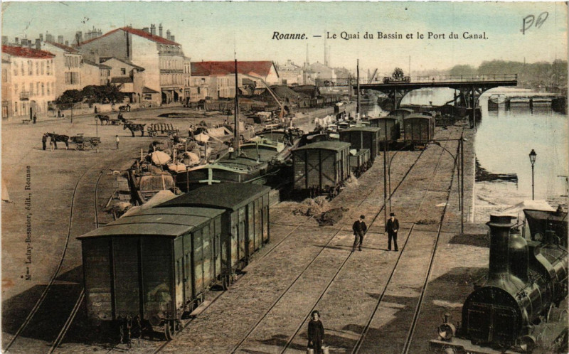 Carte postale ancienne Roanne Le Quai du Bassin et le Port du Canal à Roanne