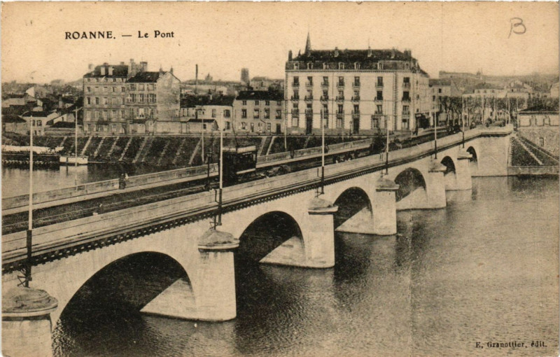Carte postale ancienne Roanne Le Pont à Roanne