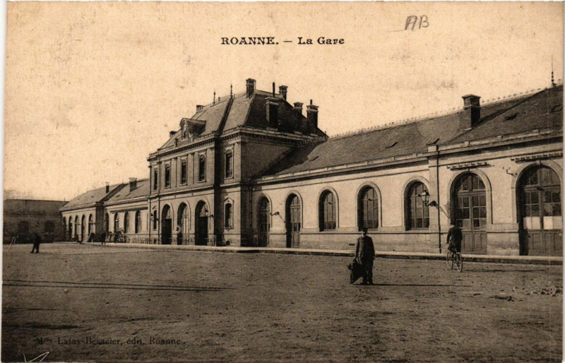 Carte postale ancienne Roanne La Gare à Roanne