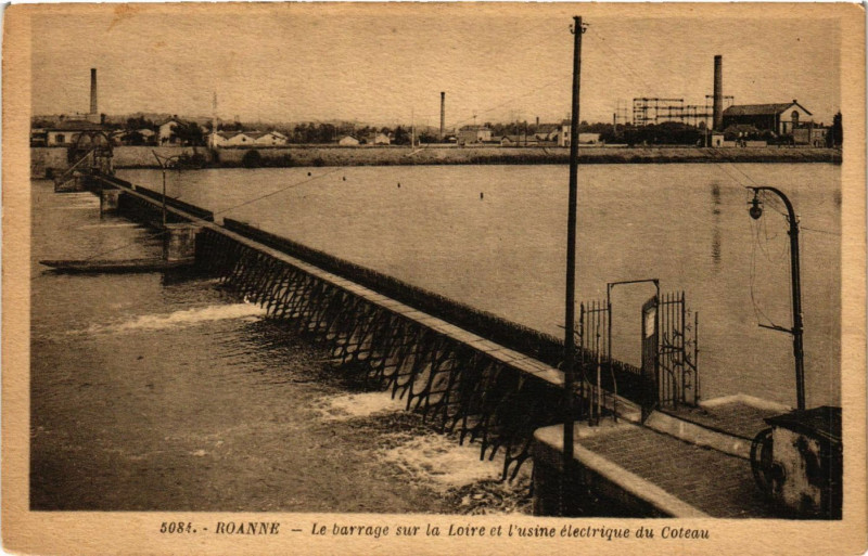 Carte postale ancienne Roanne La barrage sur la Loire et l'usine électrique du Coteau à Roanne
