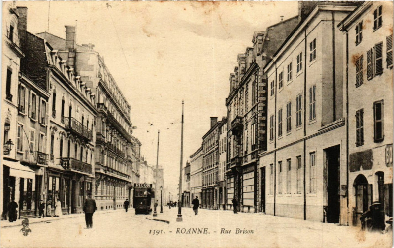 Carte postale ancienne Roanne Rue Brison à Roanne
