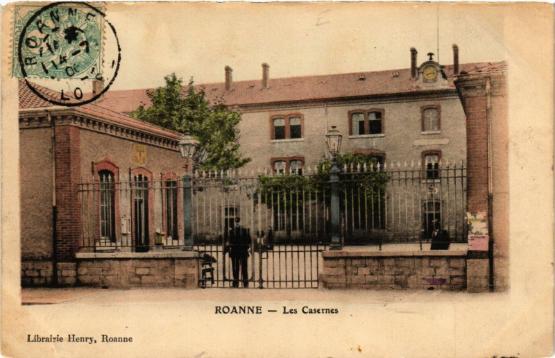 Carte postale ancienne Roanne Les Casernes à Roanne