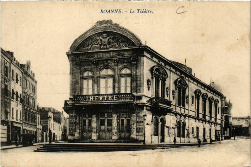 Carte postale ancienne Roanne Le Théatre à Roanne