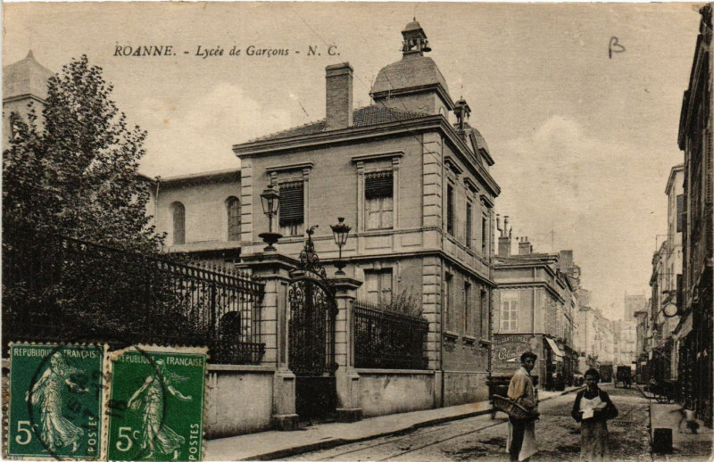 Carte postale ancienne Roanne Le Lycée de Garcons à Roanne