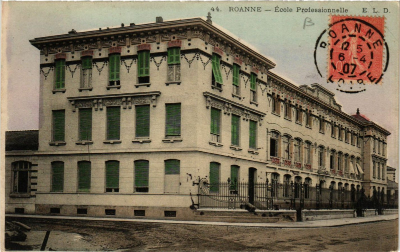 Carte postale ancienne Roanne Ecole Professionale à Roanne