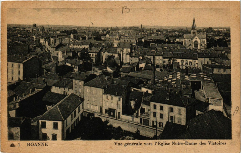 Carte postale ancienne Roanne Vue générale vers l'Eglise Notre Dame des Victoires à Roanne