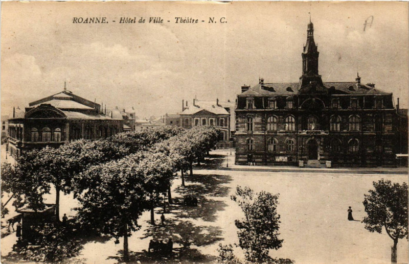 Carte postale ancienne Roanne Hotel de Ville-Théatre à Roanne