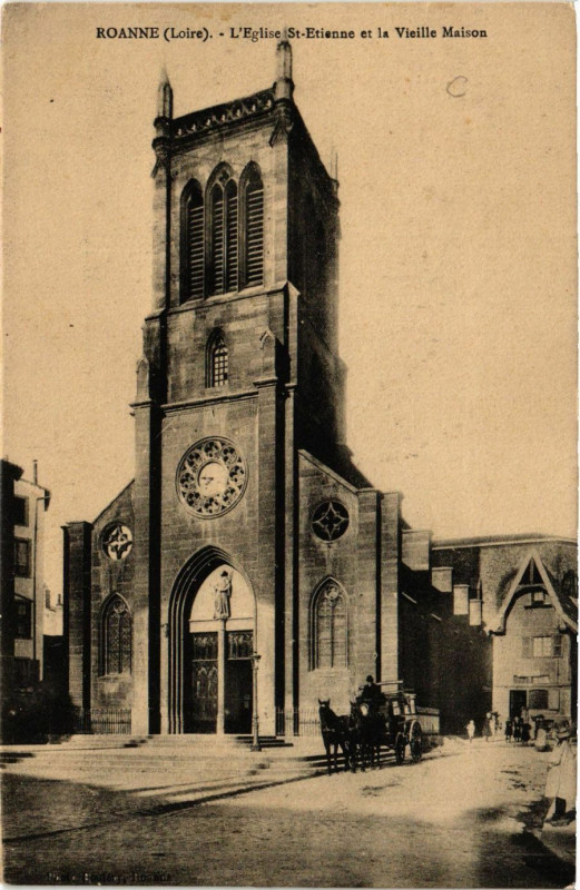 Carte postale ancienne Roanne Eglise St-Etienne et la Vieille Maison à Roanne