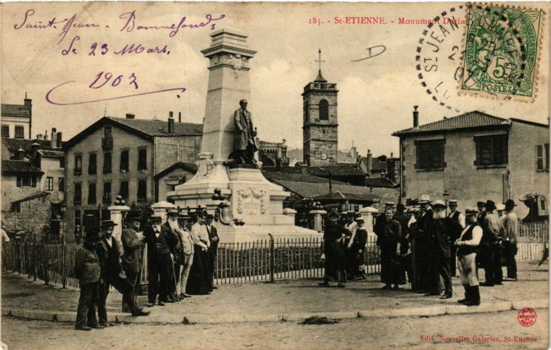Carte postale ancienne Saint-Etienne Monument Dorian