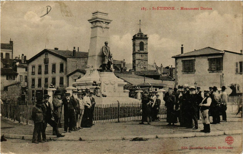 Carte postale ancienne Saint-Etienne Monument Dorian