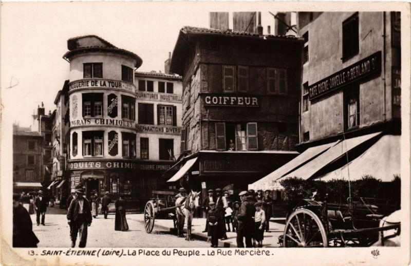Carte postale ancienne Saint-Etienne La Place du Peuple La Rue Merciere