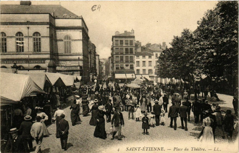 Carte postale ancienne Saint-Etienne Place du Theatre `