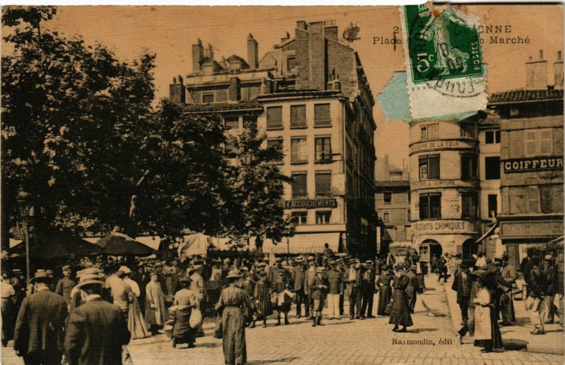 Carte postale ancienne Saint-Etienne Place du Peuple Le Marché