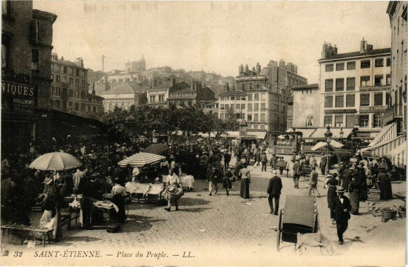 Carte postale ancienne Saint-Etienne Place du Peuple